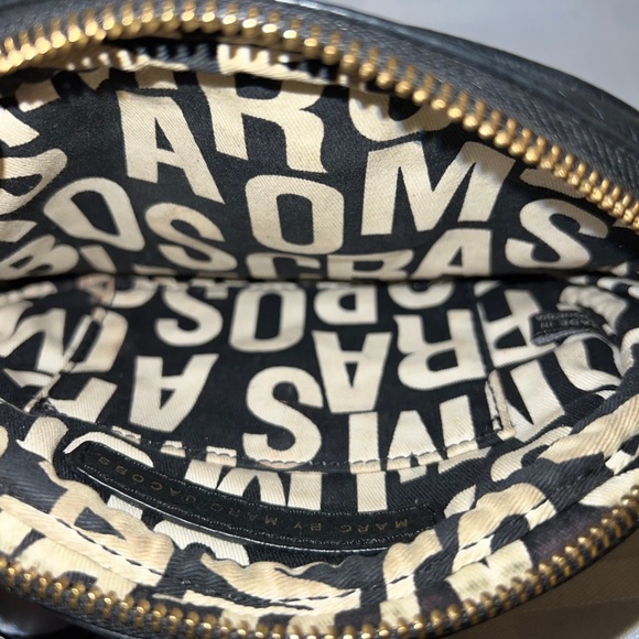 MARC BY MARC JACOBS classic workwear crossbody adjustable purse. - Picture 6 of 8